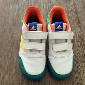 Kids Adidas sneakersSize US 1,5.Used.Perfect condition.